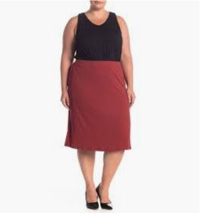 14th & Union Textured Burgundy Skirt